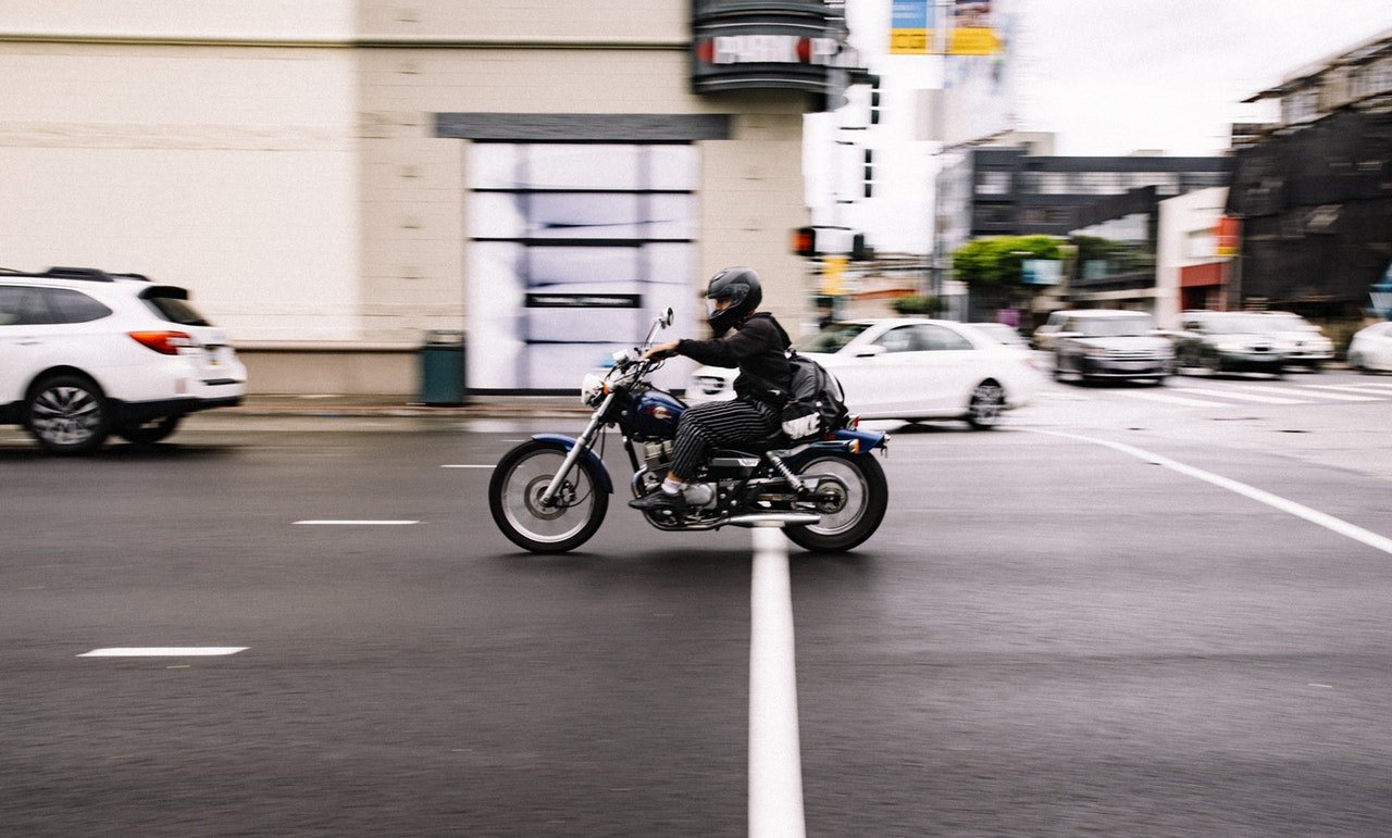 Should Motorcyclists Use Hand Signals?