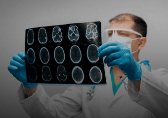 Doctor detecting brain injuries on a patient in Atlanta