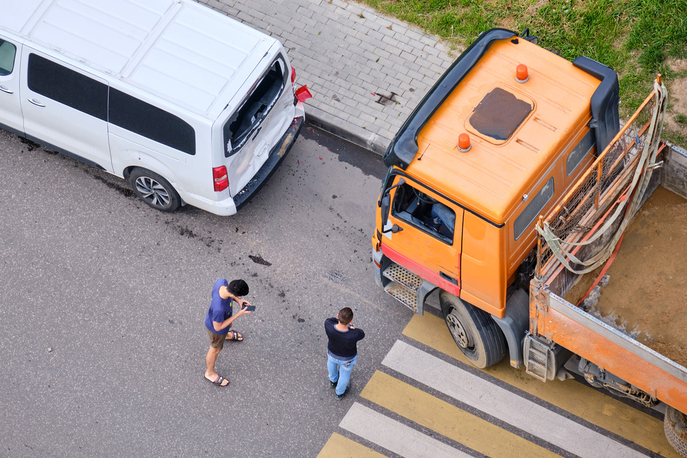 when to consult an Atlanta lawyer for a truck accident